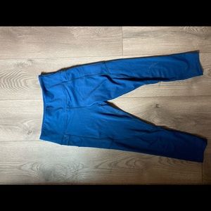 ZYIA light n tights, navy capris